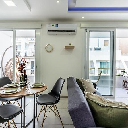 Beach Daze 1-Br Apt By Finikoudes Beach 라르나카 외부 사진